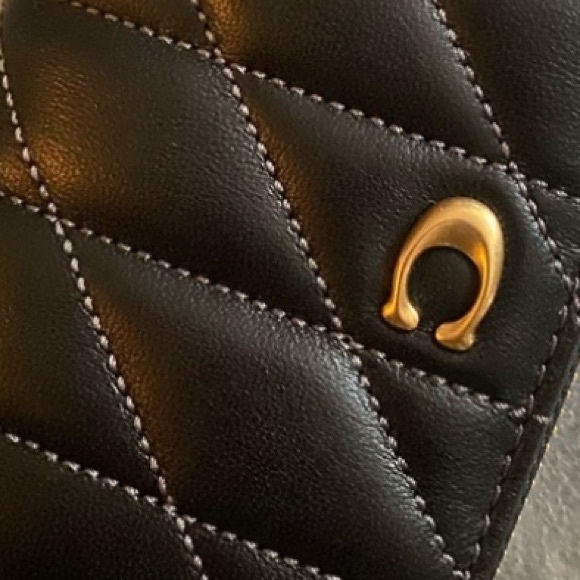 ♥️🎁🌹Coach Quilted Pillow Leather Small Zip Around Card Case - Picture 4 of 4